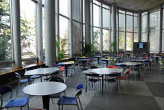 学生は春休み中