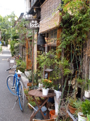路地のカフェ