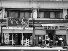 街角モノクロ散歩