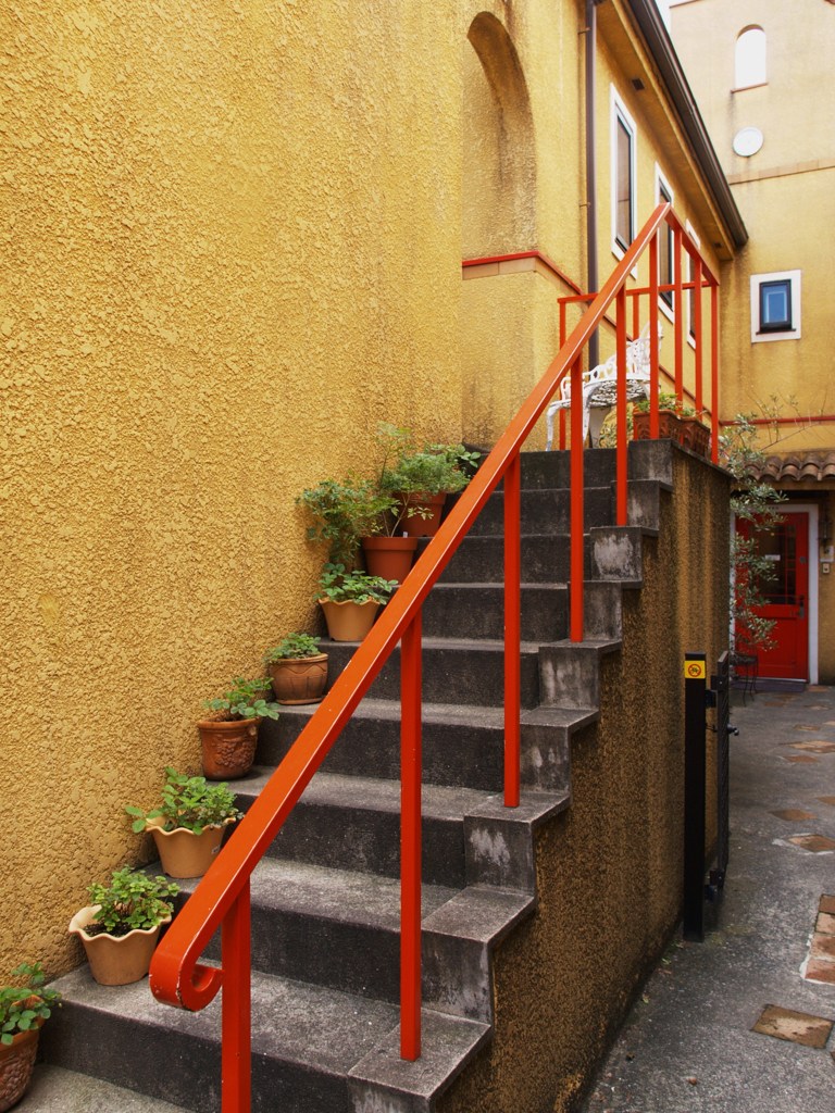 路地の階段