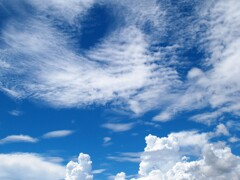 夏雲の向こうに秋