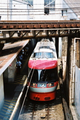 駅の谷間を抜けて