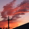 電柱の向こうに夕焼け雲
