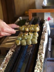 団子を焼く