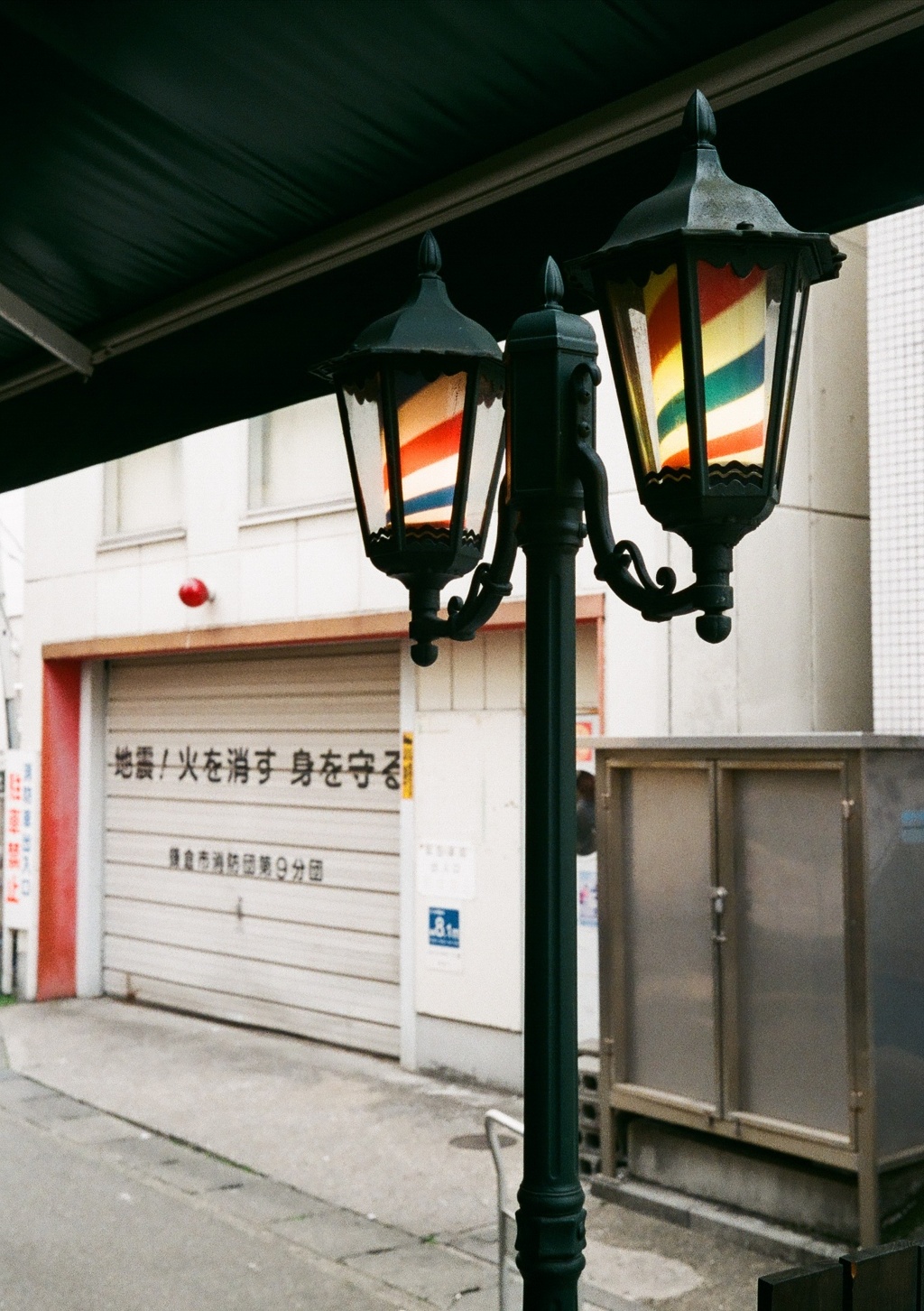 軒下のサインポール(フィルム)