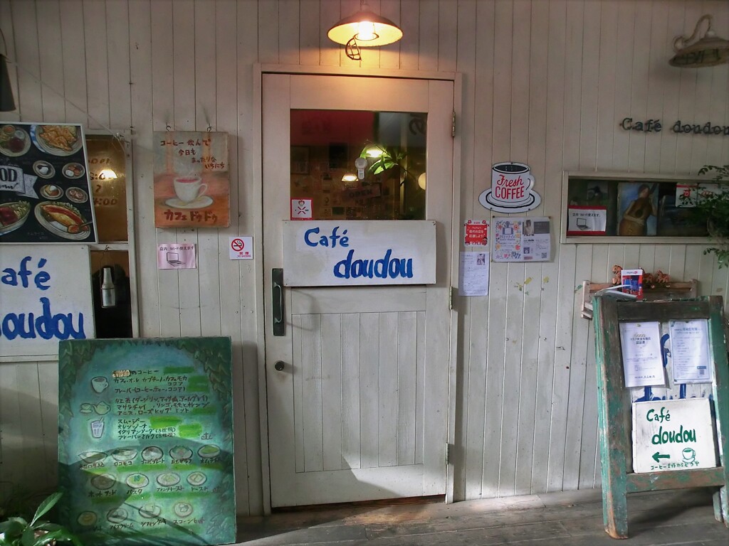 白い扉のCafé