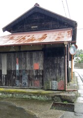 古民家とカーブミラー