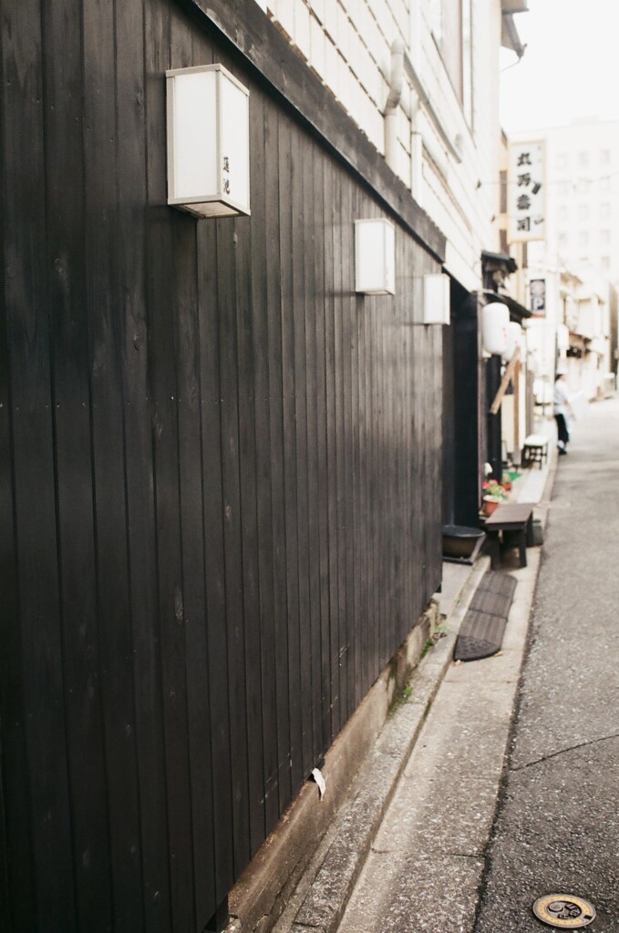 film…黒板塀の路地