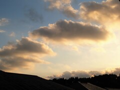 梅雨の合い間の夕暮れは