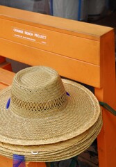 麦わらかぶっても暑い