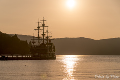 夕日の海賊船