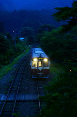 薄暮の渓谷鐵道