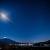 山中湖の青い月