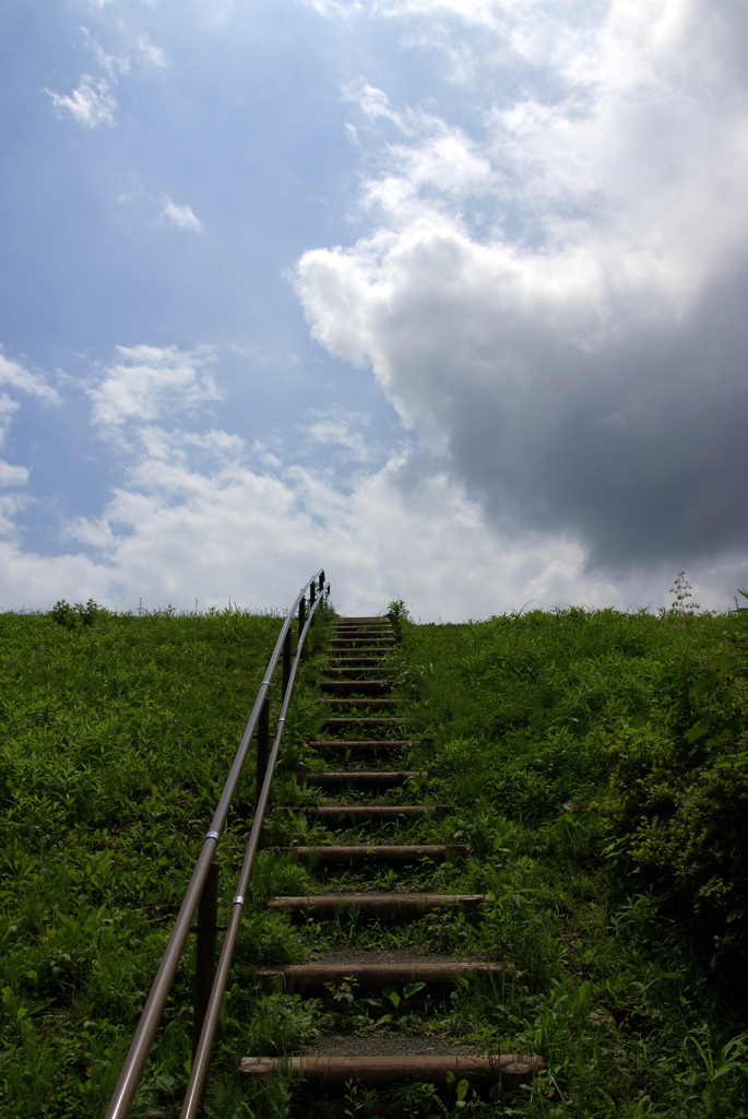 空へと続く階段