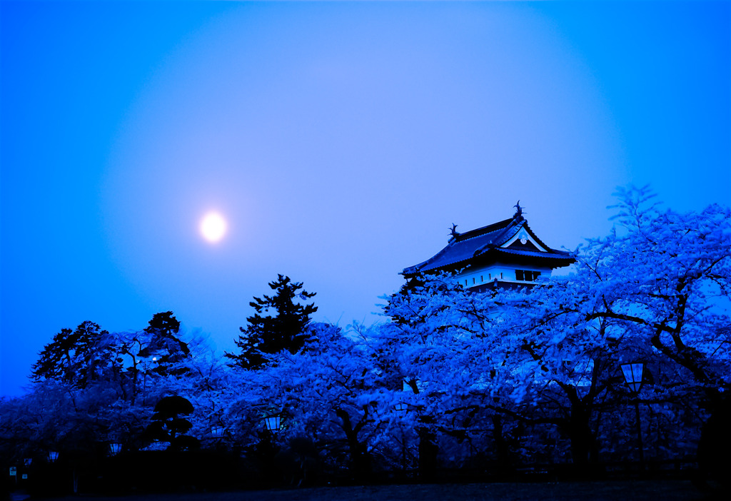 古城の月