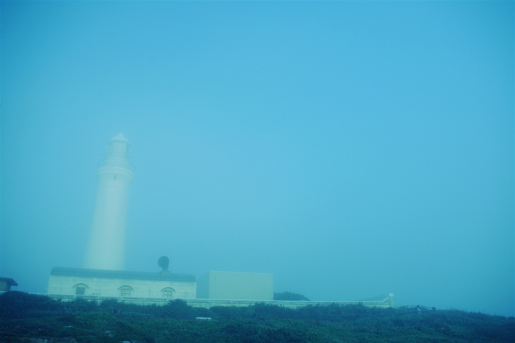 朝の灯台