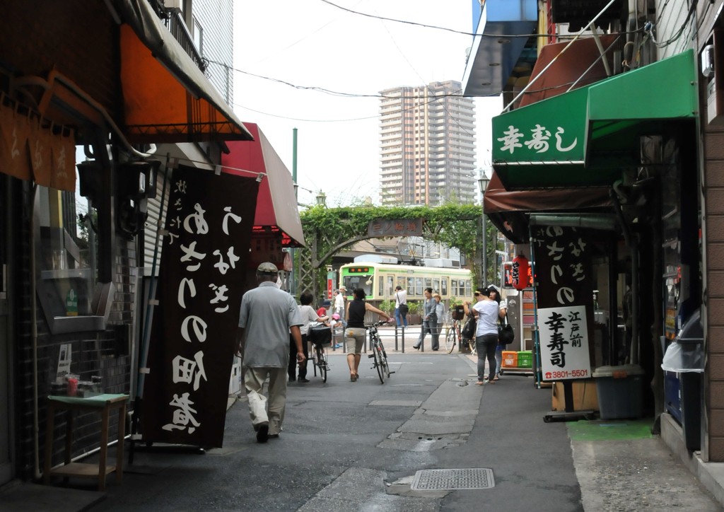 三ノ輪橋商店街にて