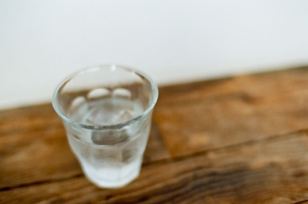 水を一杯