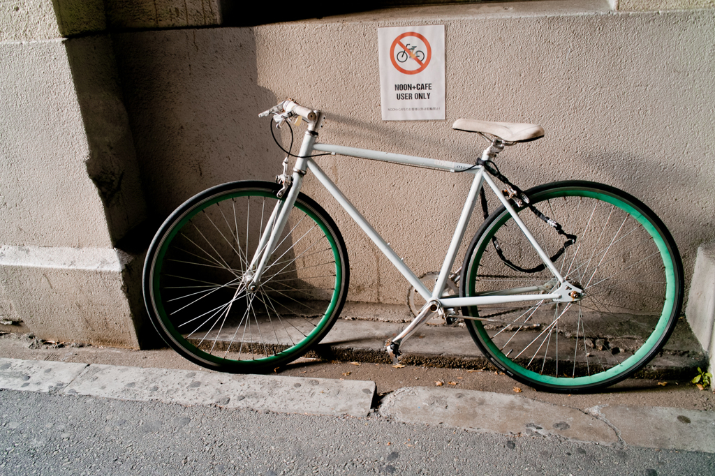 白い自転車