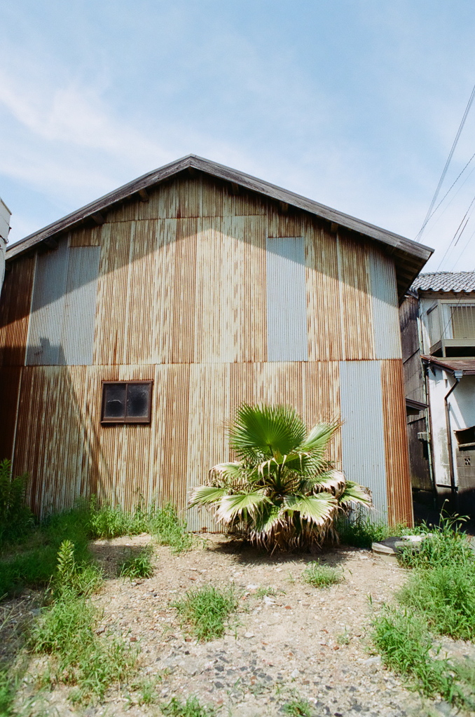 錆びた建物