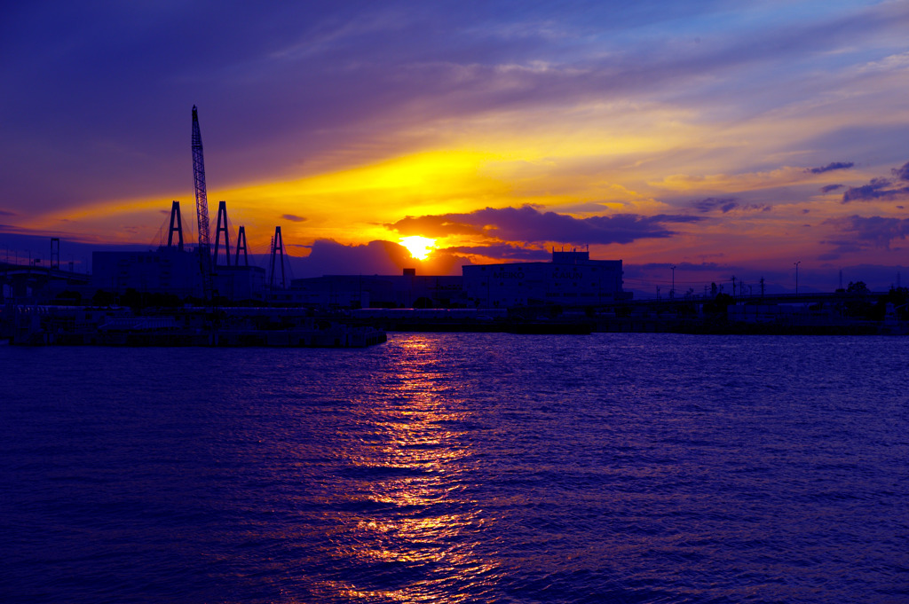 港の夕暮れ