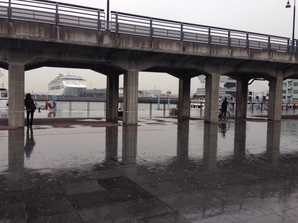 雨は降る 貴方は来ない