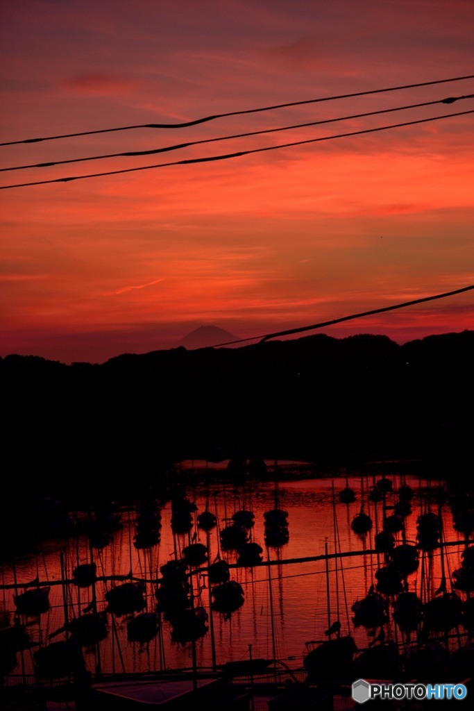 ヨットハーバーの夕景