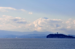 逗子から望む江ノ島と富士