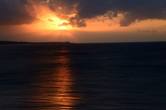 南国の夕日に祈る