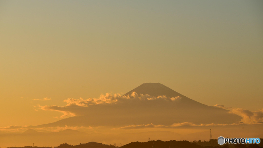 本日の夕景　雲海に浮かぶ富士