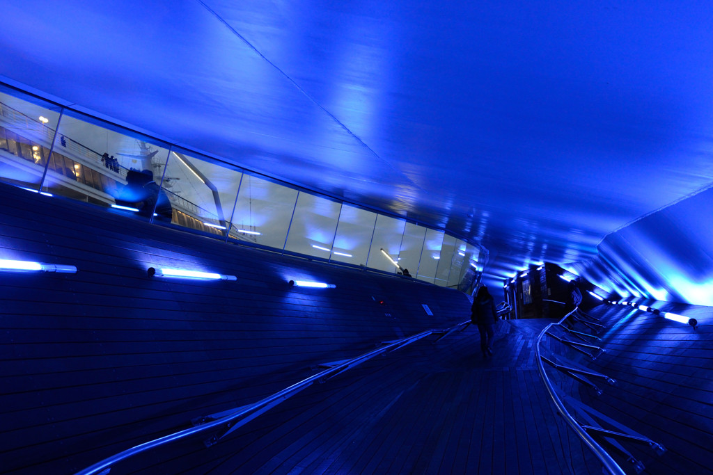Blue　Corridor