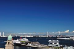 クイーンが見下ろす横浜港