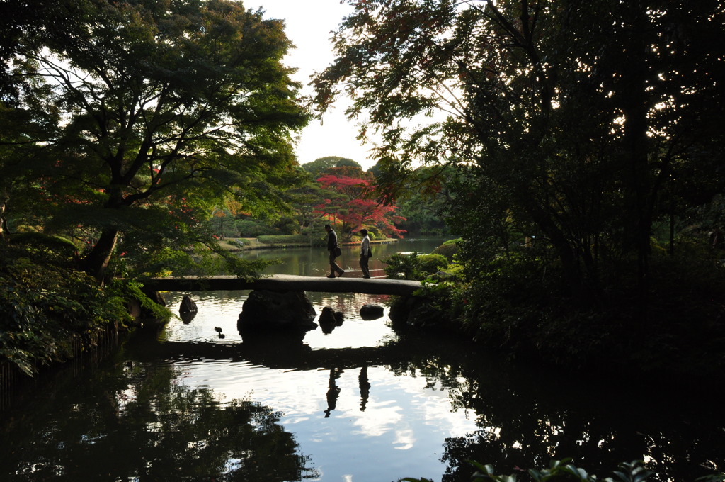 夫婦で渡る渡月橋