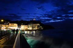闇に浮かぶ要塞　江の島