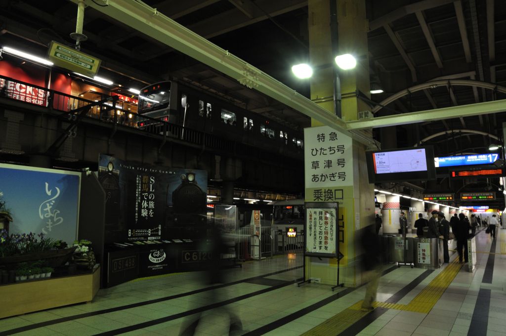 ２階に電車が・・・不思議な空間