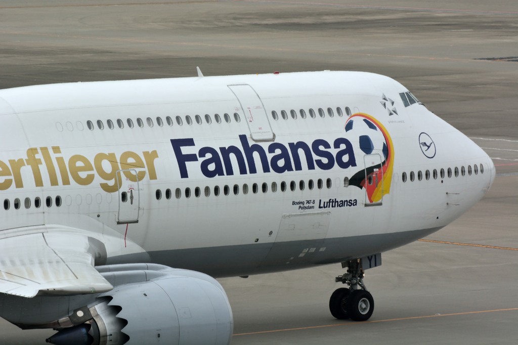 初就航　B747-8　⑩