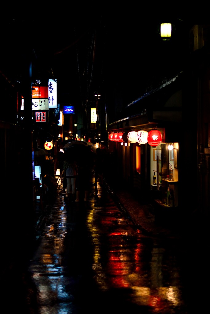 小雨降る京都　先斗町