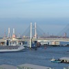 出航　②　ベイブリッジを潜る