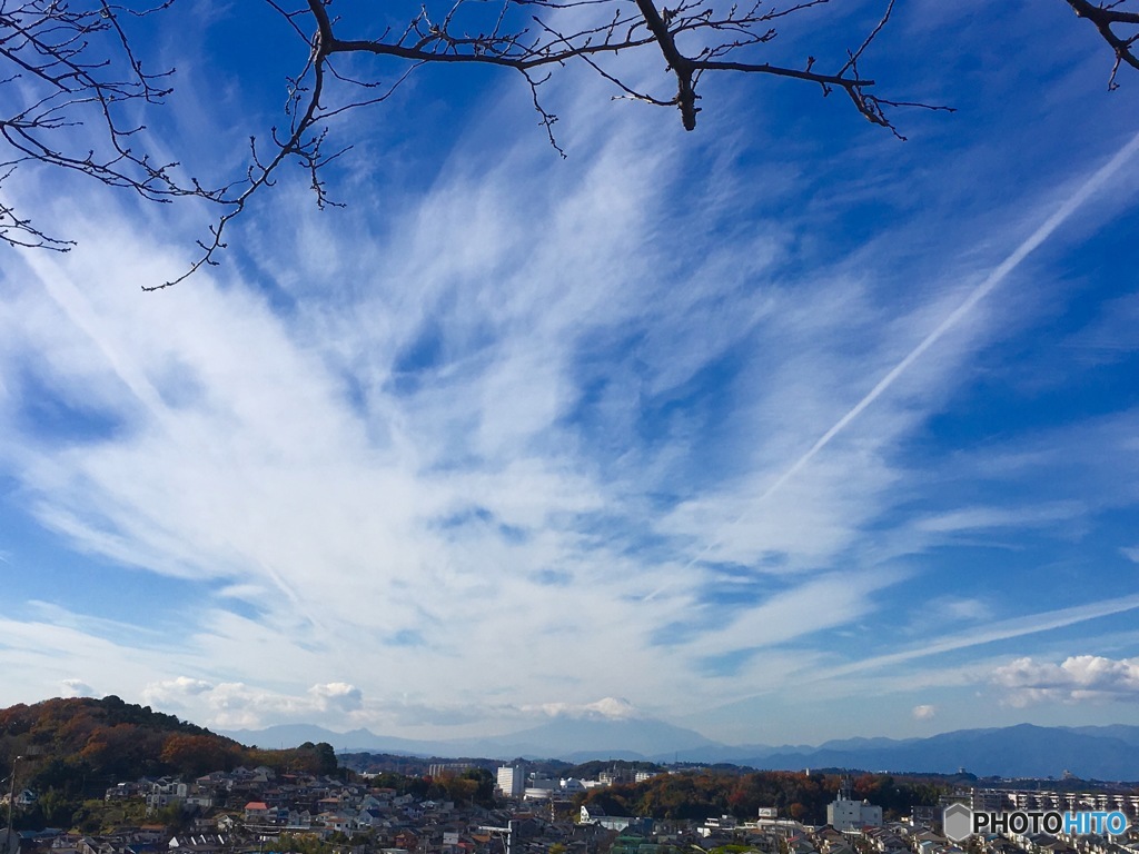 収束する雲