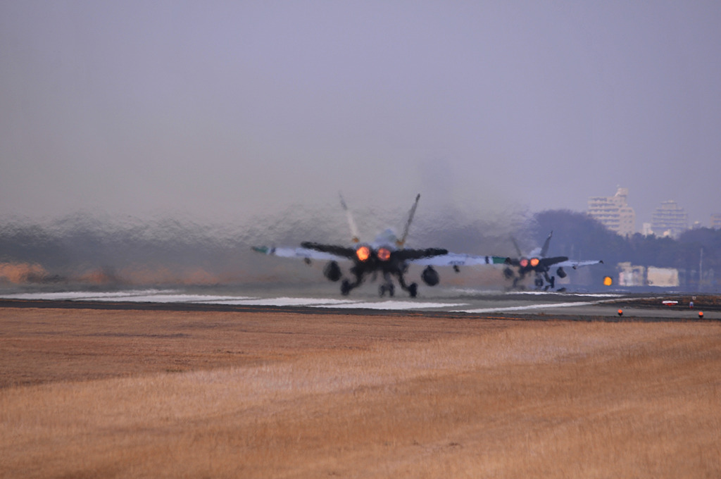 さらば東京シリーズ 戦闘機の離陸を真後ろから撮ったらこうなります By Galson 植村 Id 写真共有サイト Photohito