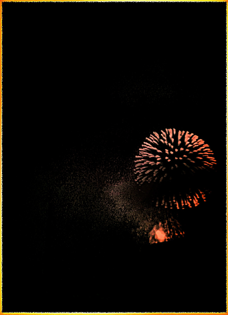 八月の濡れた花火