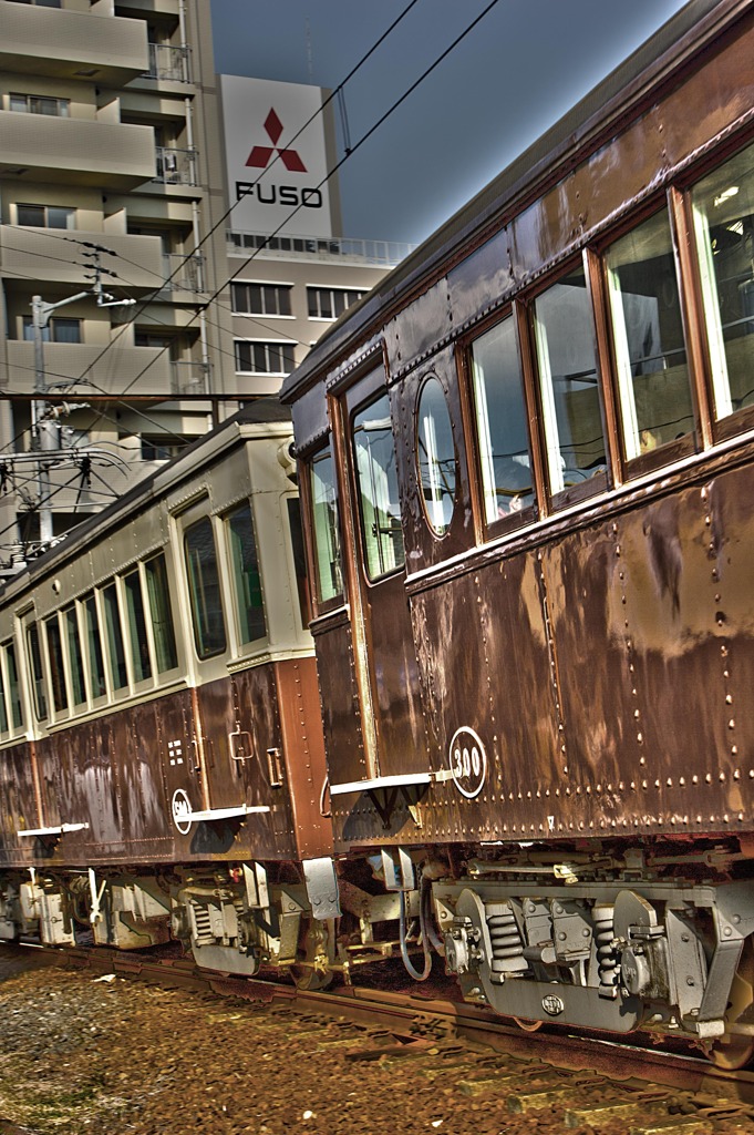 ことでんことこと〜レトロ電車(HDR)