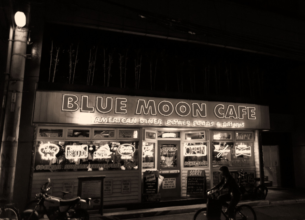 HIROSHIMA BLUE MOON