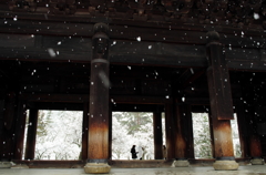 雪の南禅寺三門