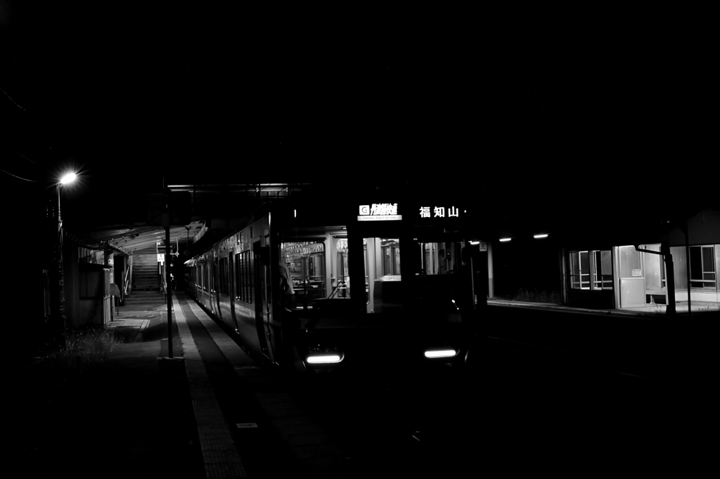 夜のローカル駅２