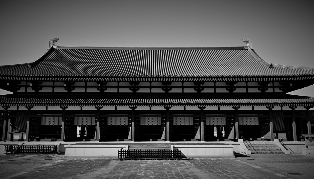 大講堂　モノクロ