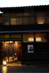 夕暮れ小雨の祇園１