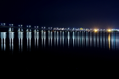 夜の琵琶湖大橋　遠望