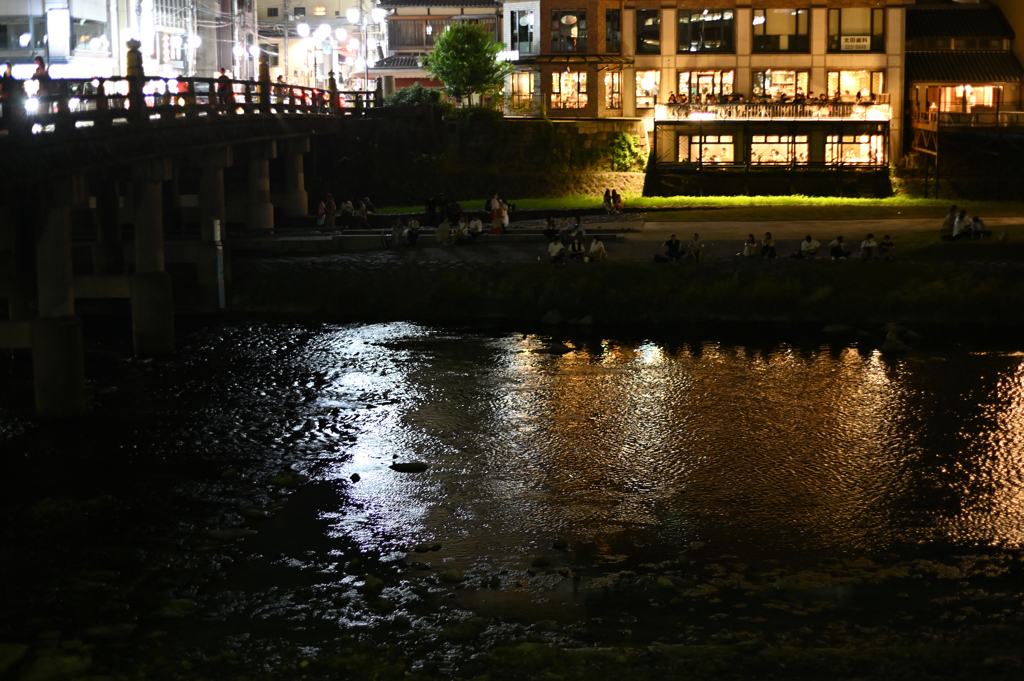 夜の鴨川２