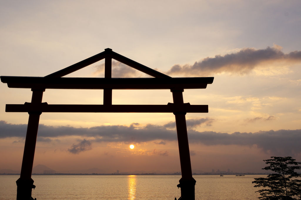 山王鳥居　日の出　